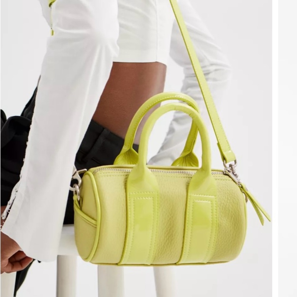 NWT 
URBAN OUTFITTERS LIZZIE PISTACHIO GREEN MINI BARREL DUFFLE CROSSBODY BAG - Picture 3 of 12
